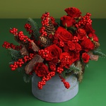 Зимова композиція з червоними трояндами