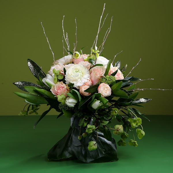 Bouquet with Heleborus