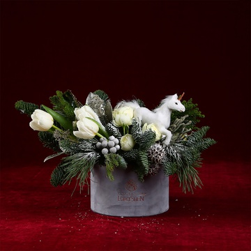 Winter composition in gentle shades "Florist's Choice"