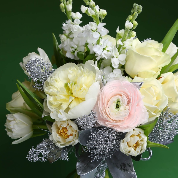 White bouquet with silver skimmy