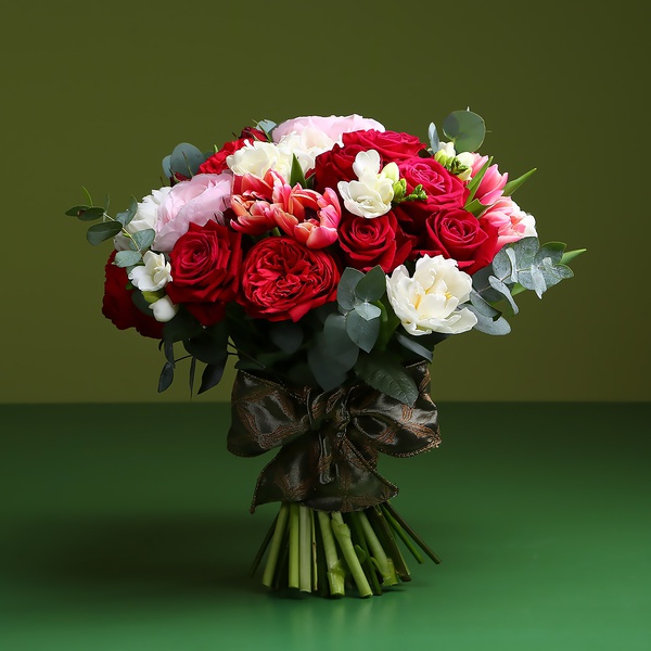 Bouquet of premium flowers