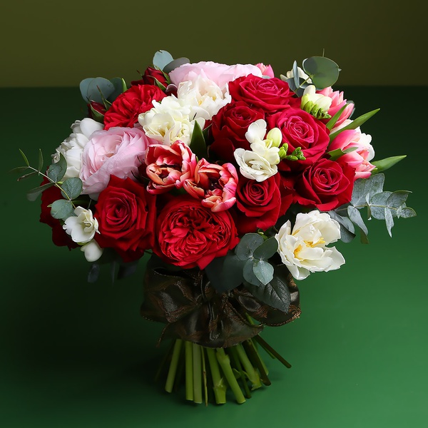 Bouquet of premium flowers