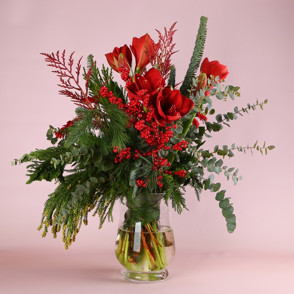 The “Winter Red Symphony” bouquet