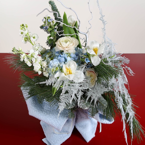 Bouquet blue-white with needles