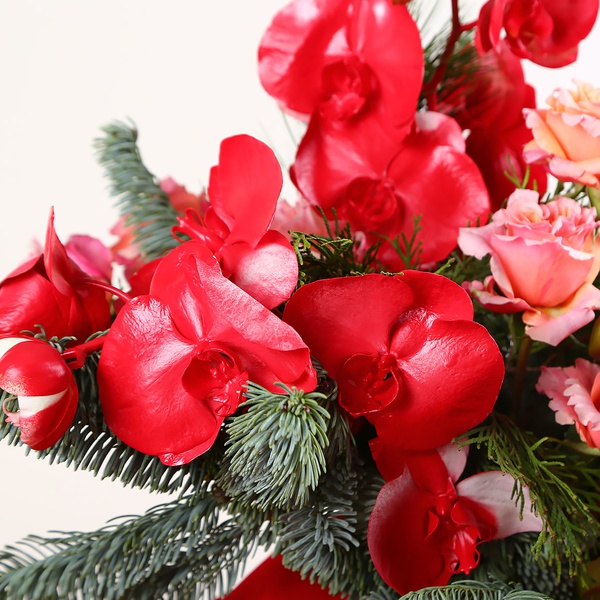 Bouquet in scarlet tones with phalaenopsis
