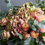 Bouquet with ranunculus and heleborus