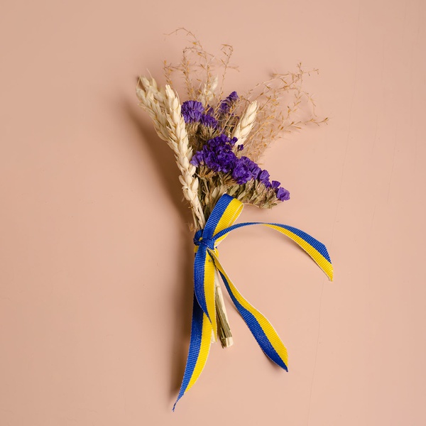 Boutonniere with static