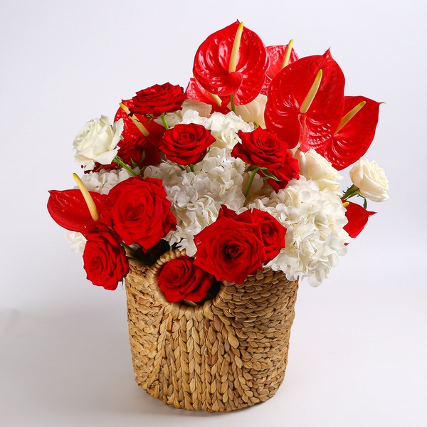 The "Red & White Inspiration" floral basket