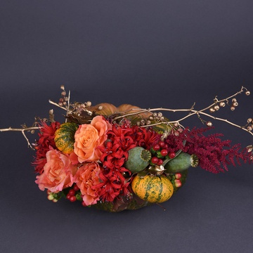 Floral composition in pumpkin orange with gold
