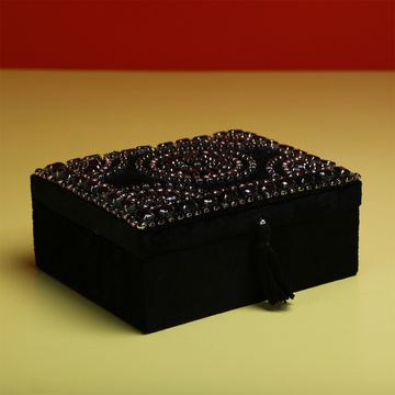 Box made of black velvet midi