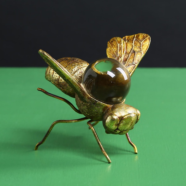 Figurine "Bee with a ball"