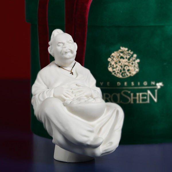Ceramic figurine "Patsyuk" white