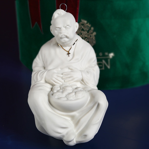 Ceramic figurine "Patsyuk" white