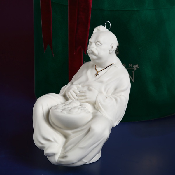 Ceramic figurine "Patsyuk" white
