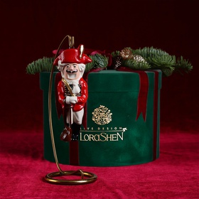 Ceramic figurine "Nutcracker" in color