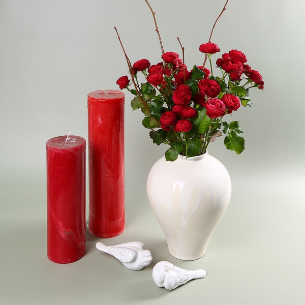 Set with Roses in the Tall “Touch” Vase