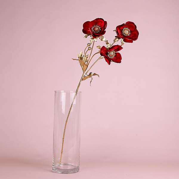 Гілка червоних квітів