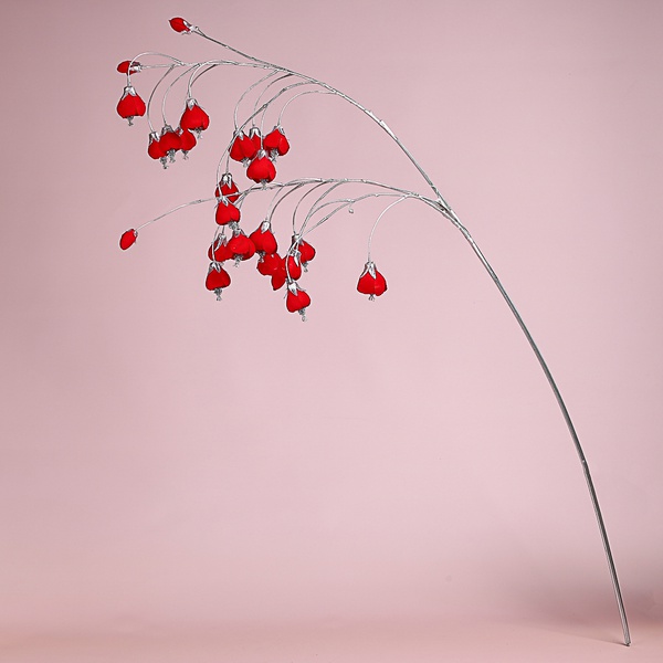 Ветвь красных цветов