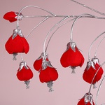 Ветвь красных цветов