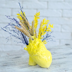 Composition in a vase "Dear to the heart"
