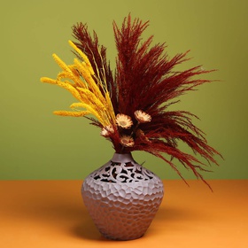 Сухоцветы в керамической вазе