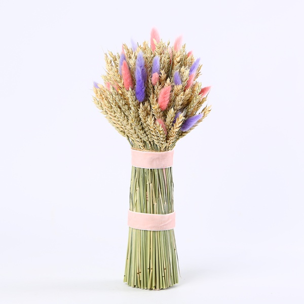 The elegant “Lavender Tenderness” sheaf