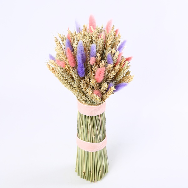 The elegant “Lavender Tenderness” sheaf