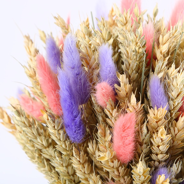 The elegant “Lavender Tenderness” sheaf