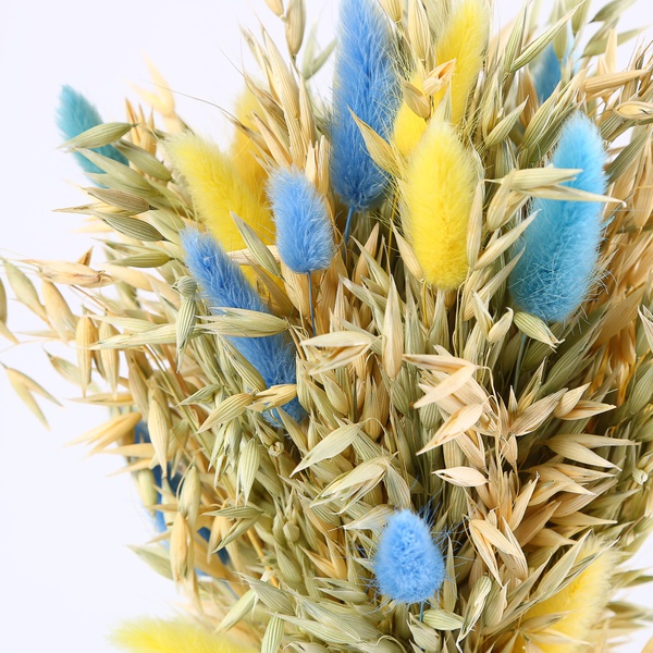 Didukh Easter with yellow-blue lagurus