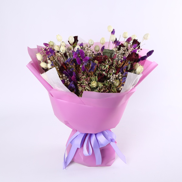 The “Eternal Poetry of Color” dried flower bouquet