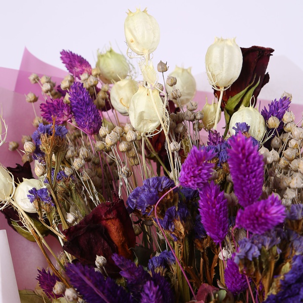 The “Eternal Poetry of Color” dried flower bouquet