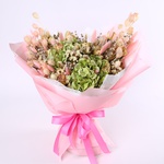 The “Powdered Silence of Time” dried flower bouquet