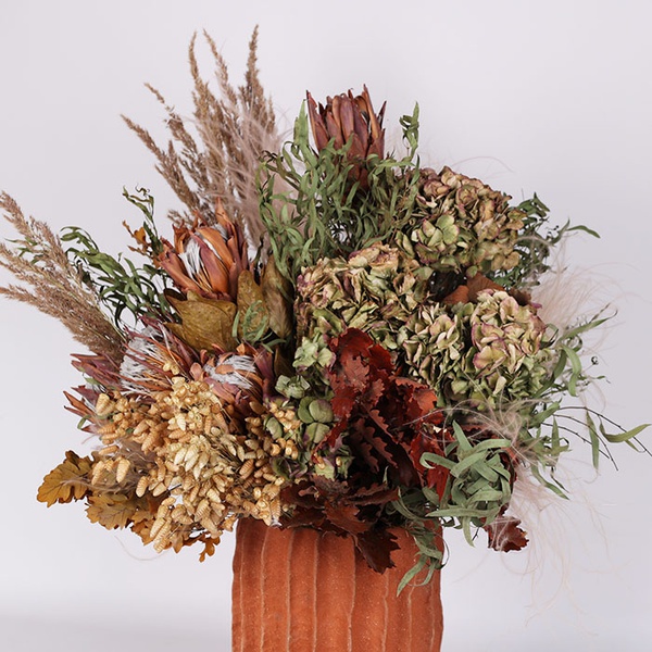 Interior bouquet of dried flowers #9