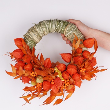 Decorative wreath with physalis