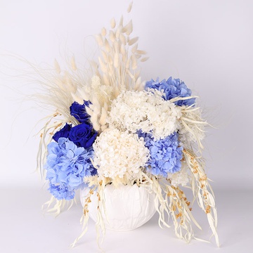 Сухоцветы в вазе "Неимоверные гортензии"