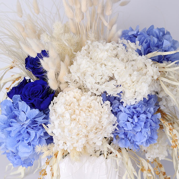 Dried flowers in a vase "Incredible hydrangeas"