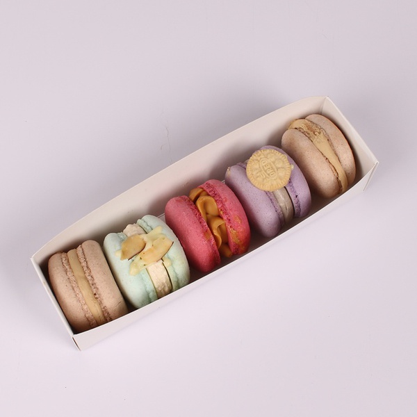 Set of 5 macarons