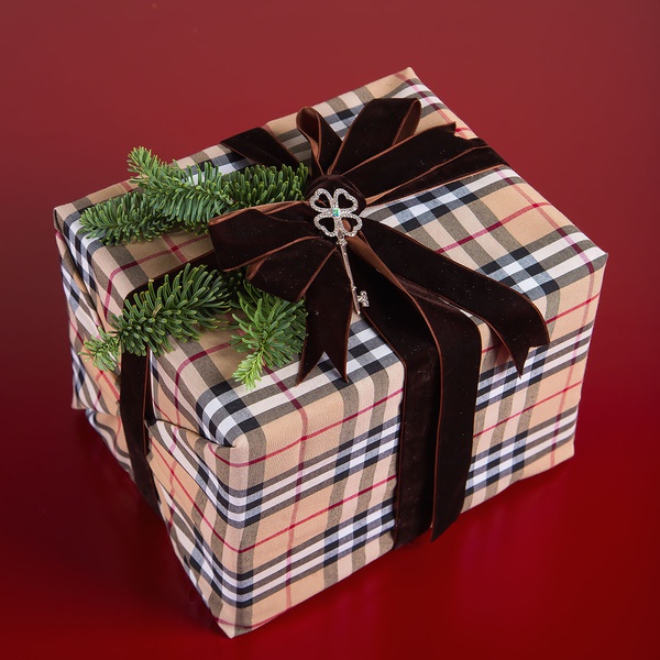Gift wrapping, beige