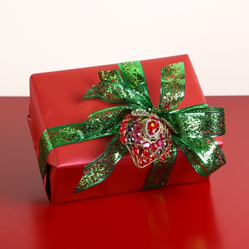 Gift wrapping, red