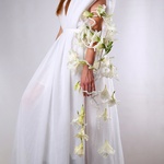 «White Waterfall» is a bespoke bridal arm composition