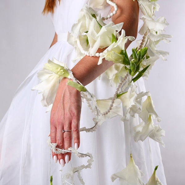 «White Waterfall» is a bespoke bridal arm composition