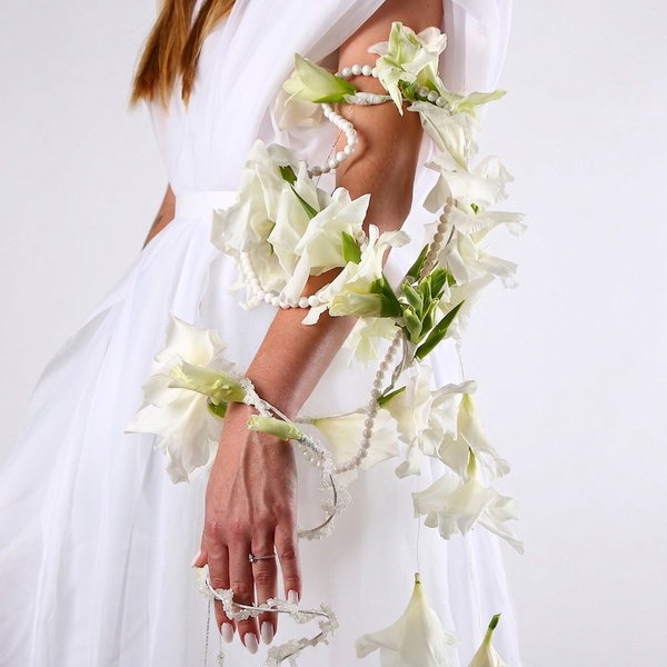 «White Waterfall» is a bespoke bridal arm composition