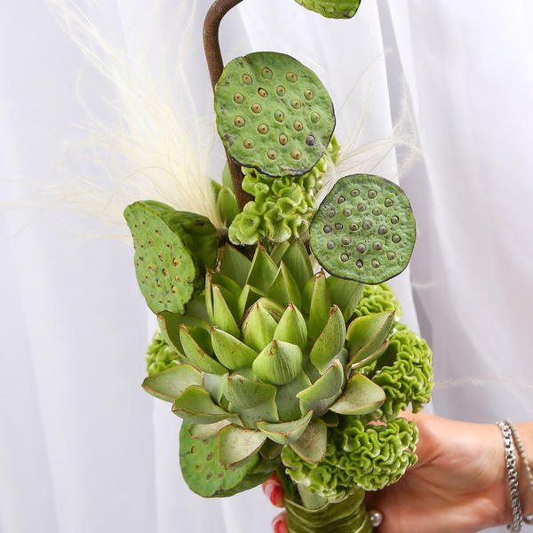 «Green Code» is a wedding bouquet of celosia and artichokes
