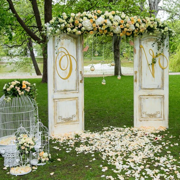 Wedding ceremonies with flowers