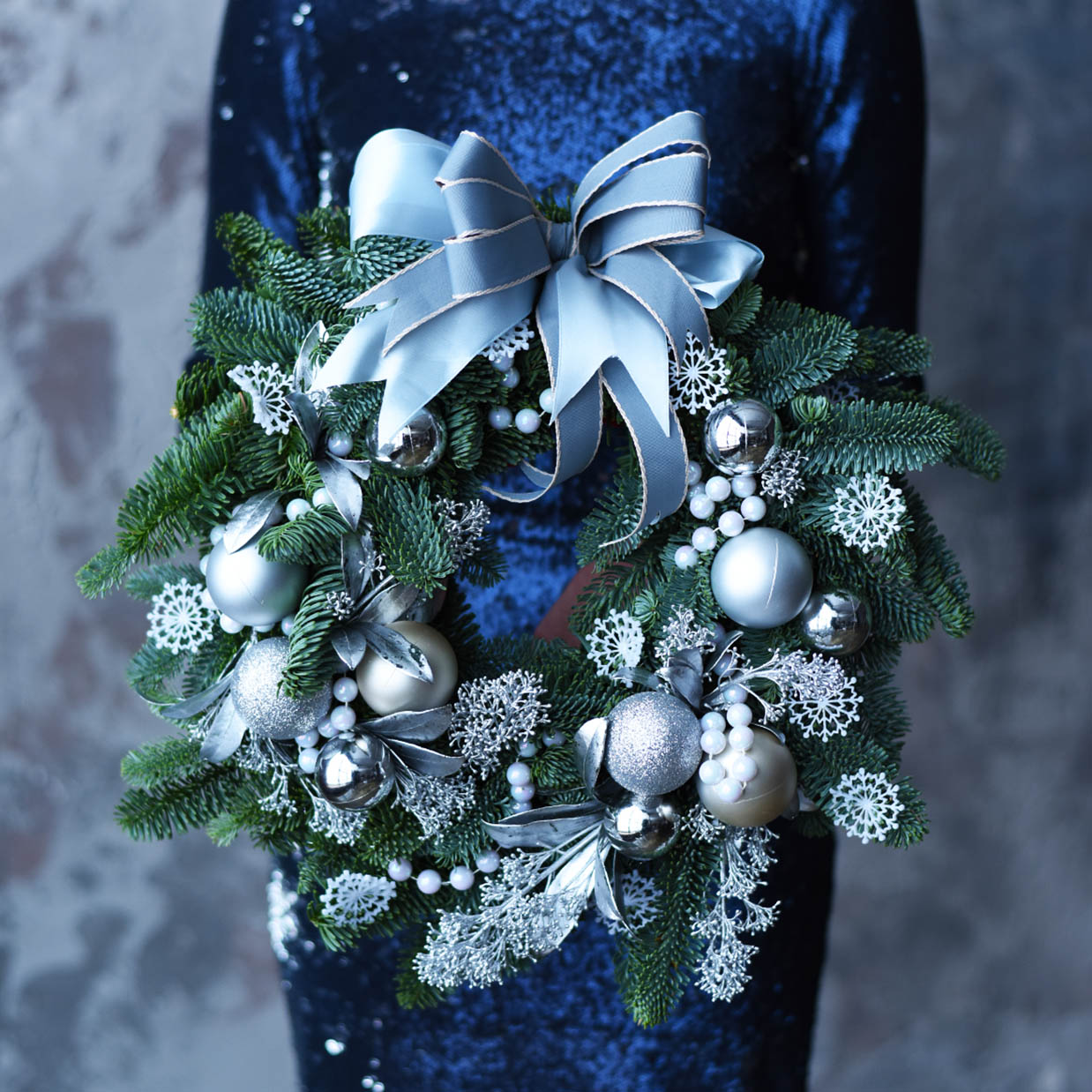 Traditional Christmas Wreath "Silver Frost"