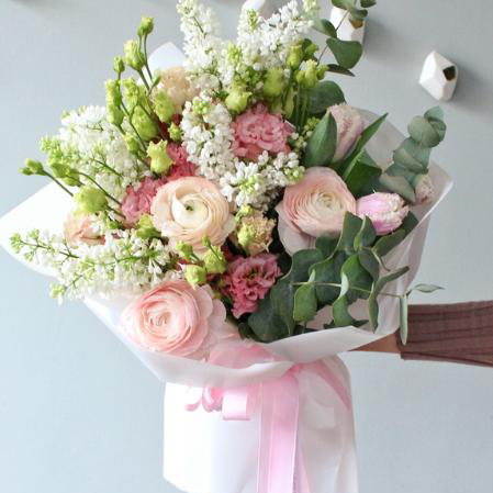 Master class on creating an airy bouquet.